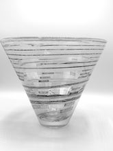 Afbeelding in Gallery-weergave laden, Venini Murano vaas – filigrana design – handgemaakt Italiaans glas