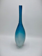 Afbeelding in Gallery-weergave laden, Gesigneerde Barbini Murano vaas – 32 cm hoog, handgemaakt Italiaans kunstglas met label (jaren ’60–’70)
