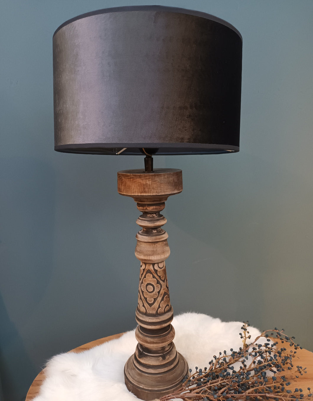 Balusterlamp lichtbruin met gravering ca. 49 cm. exclusief kap