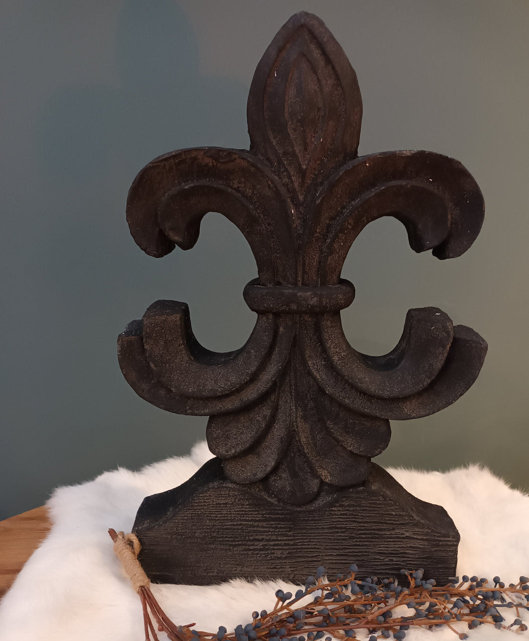 Zwarte houten ornament ca. 40 cm hoog (breekbaar! opsturen eigen risico)